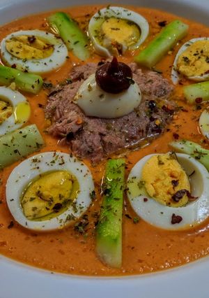 Una foto de SALMOREJO Con Atún y🥒 Pepino...!