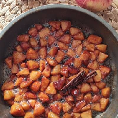 Manzana caramelizada con canela y panela Receta de Mari Pancorbo- Cookpad