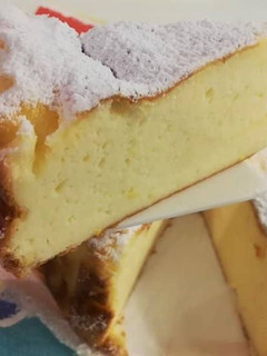 Una foto de La deliciosa tarta de yogur griego, suave y ligera