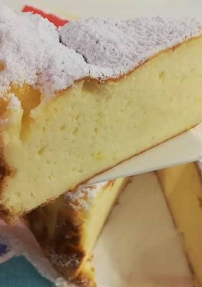 Una foto de La deliciosa tarta de yogur griego, suave y ligera
