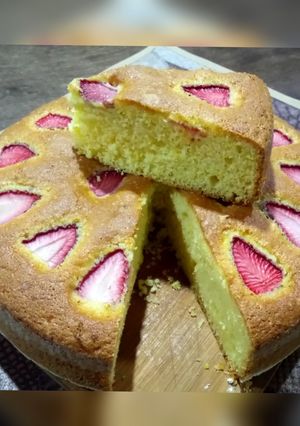 Una foto de Lindísima torta de naranja y frutilla