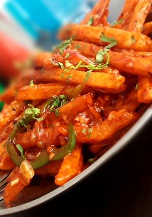 क्रिस्पी हनी चिल्ली पोटैटो(crispy honey chilli potato recepie in hindi) रेसिपी मुख्य फोटो