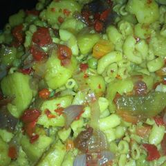 A picture of Stir fry macaroni potatoes.