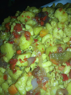 A picture of Stir fry macaroni potatoes.
