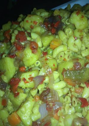 A picture of Stir fry macaroni potatoes.