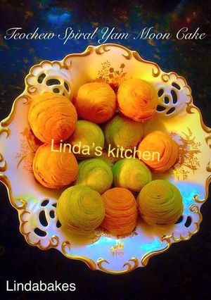 Hình của món Bánh trung thu ngàn lớp kiểu Triều Châu (Teochew Spiral Yam Moon Cake).