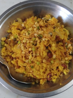 पोहा (poha recipe in hindi) रेसिपी मुख्य फोटो