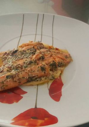 Una foto de Trucha asalmonada con eneldo y mostaza