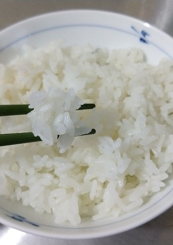 Una foto de Arroz Blanco (白米) - Arroz Japonés Preparación Tradicional -