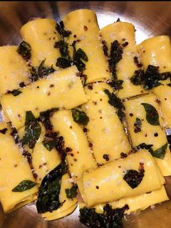 खांडवी (Khandvi Recipe In Hindi) रेसिपी मुख्य फोटो