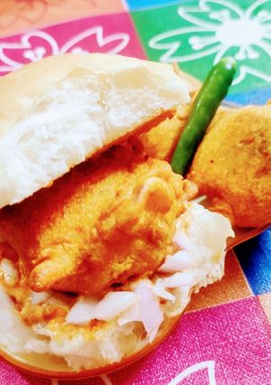 સ્પાઇસી મેયો વડાપાવ(Spicy mayo vadapav recipe in Gujarati) રેસીપી મુખ્ય ફોટો