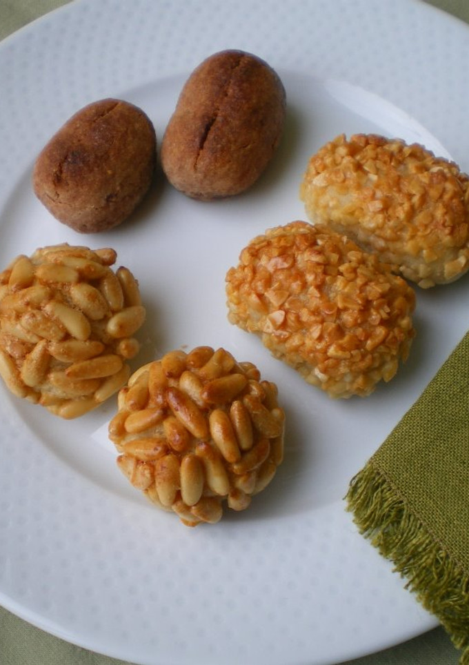 Una foto de Panellets variados