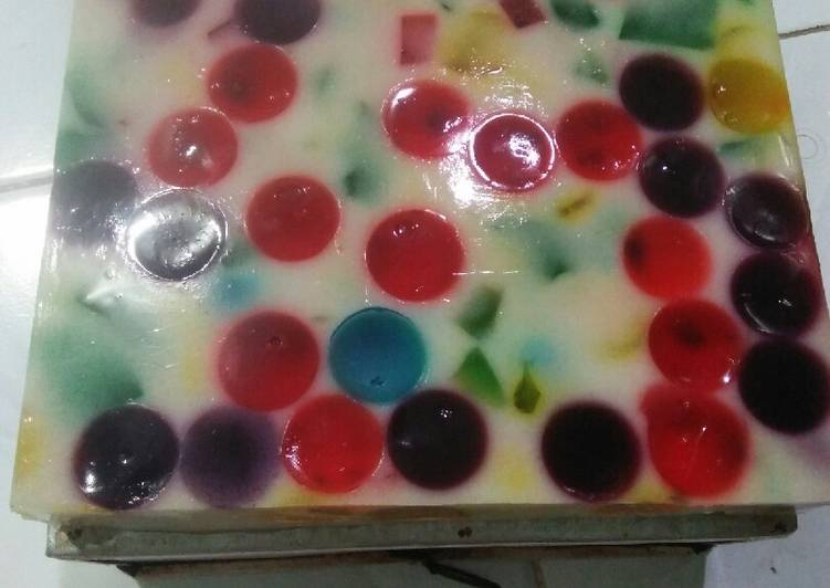 Cara Gampang Menyiapkan Puding mozaik rainbow yang Lezat Sekali