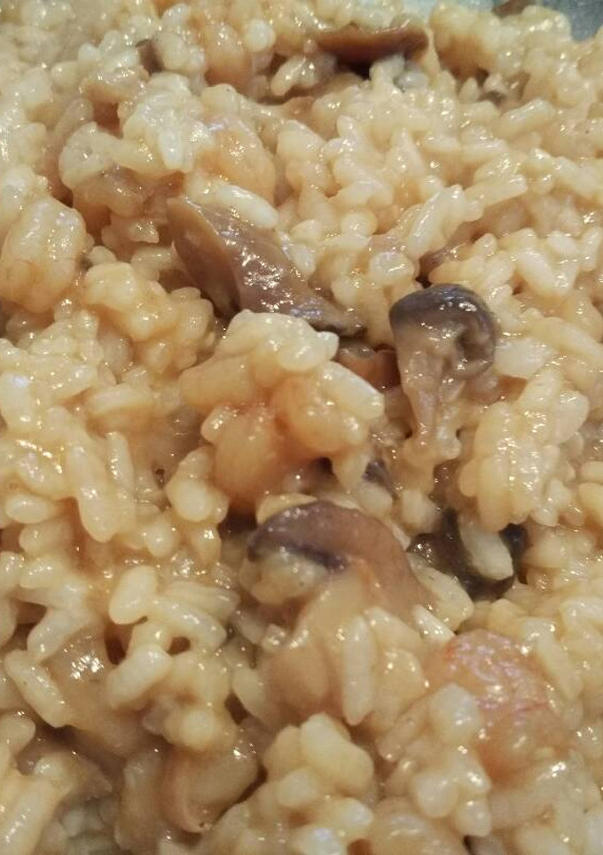 Una foto de Arroz con setas y gambas