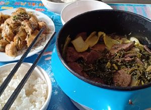 Hình của món 10k gan xào dưa chua.