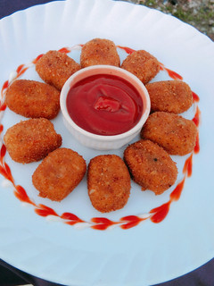 पोटैटो चीज़ नगेट्स (Potato cheese nuggets recipe in Hindi) रेसिपी मुख्य फोटो