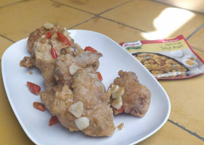 Sayap ayam bumbu telur asin (chicken wings with saltedegg sauce)