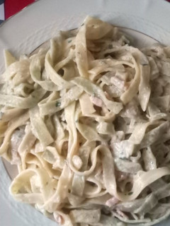 Una foto de Tallarines a la carbonara