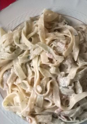 Una foto de Tallarines a la carbonara