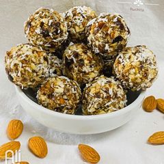 A picture of Dates Cashew Almonds Balls.