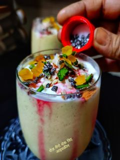 रोज़ मैंगो शेक विद आइसक्रीम (rose mango shake with ice cream recipe in Hindi) रेसिपी मुख्य फोटो