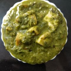 A picture of Palak paneer.