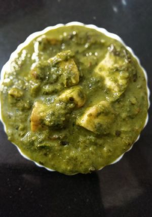 A picture of Palak paneer.