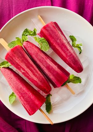 A picture of Falsa Popsicles.