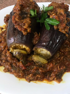 Una foto de Exclusiva! berenjena rellena con arroz con salsa mantequilla