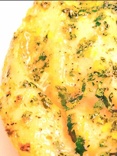 Una foto de Filete de pollo: perejil y limón