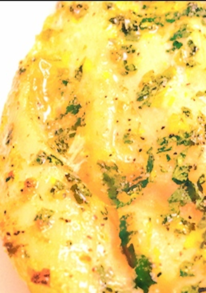 Una foto de Filete de pollo: perejil y limón