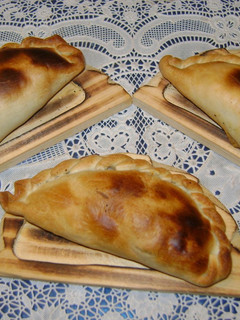 Una foto de Empanadas porteñas con carne picada hechas al horno