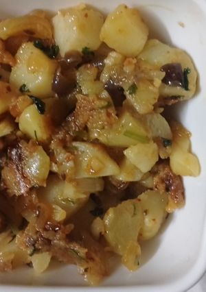 A picture of Pyaz k aloo.