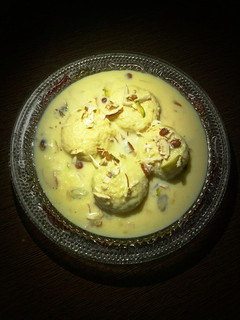 मिल्क पाउडर रसमलाई (Milk powder rasmalai recipe in Hindi) रेसिपी मुख्य फोटो