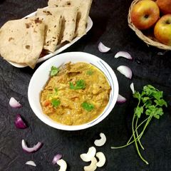 A picture of Shahi apple butter masala curry.