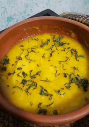 A picture of Mango chutney with daal bhari roti and mango lassi.