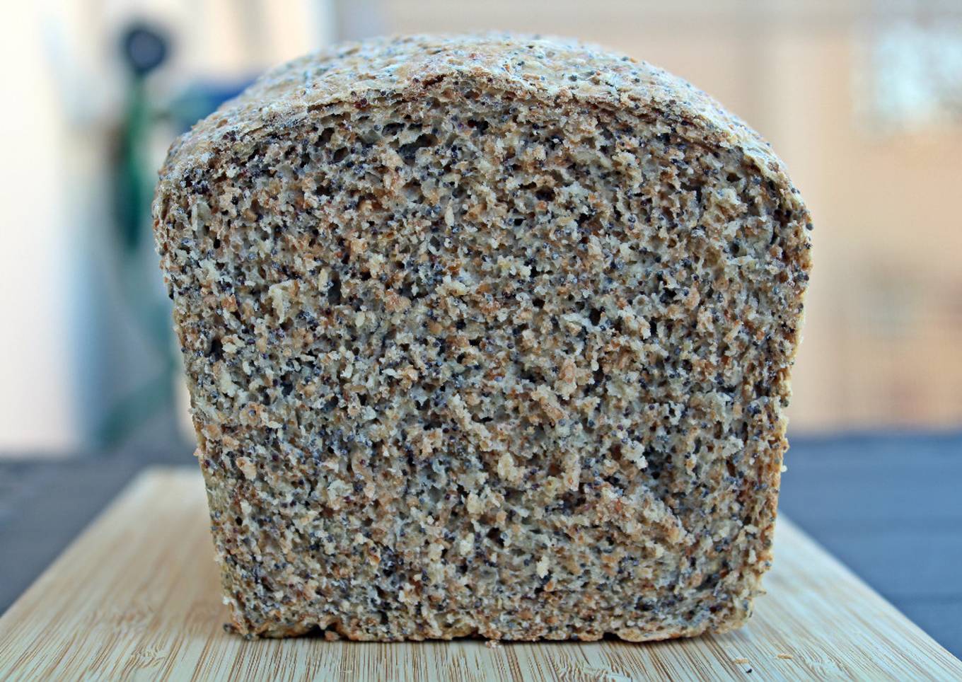 Pan integral con semillas de amapola y copos de avena