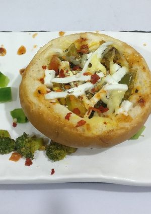 A picture of Stuffed bread wheel.