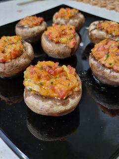 Una foto de Champiñones rellenos de bacon y jamón