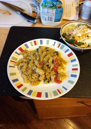 A picture of Butter garlic chicken pasta instant pot ip.