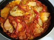 Una foto de lomo con pimientos morrones