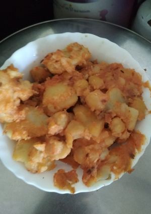 A picture of Aaloo kabli(Potatoes and cheakpeas mix).