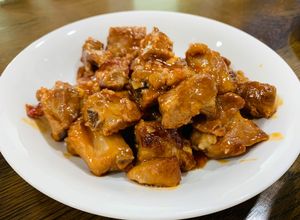 Hình của món Sườn xào chua ngọt.