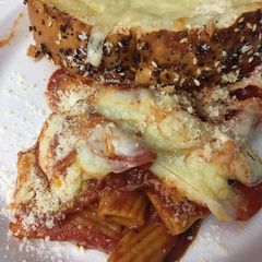 A picture of Pepperoni pizza pasta bake.