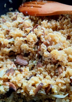 Gombás bulgur kakukkfűvel recept fotója