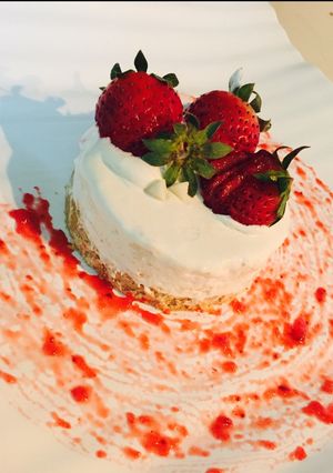 A picture of Cream cheese cake with strawberries.