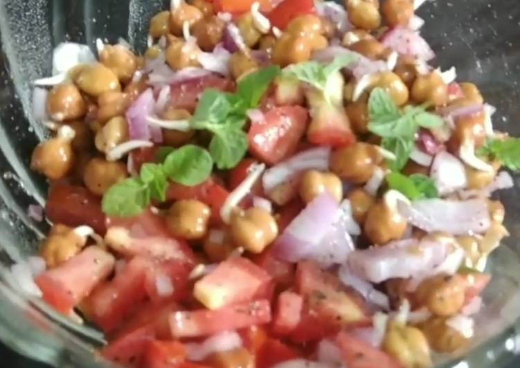 Sprouted chana salad