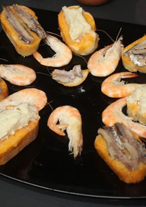 Foto principal de Gambas con sardinillas y pastel de cabracho