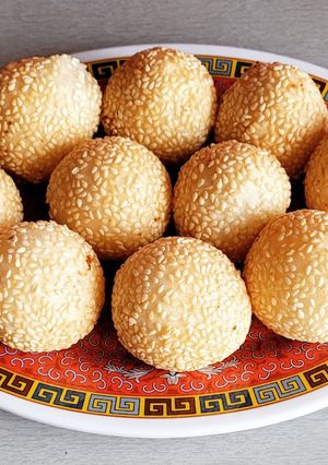 Une photo de Boules de sésame et coco (bánh cam en vietnamien)