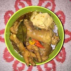 A picture of Semur Ceker Tahu rice cooker.
